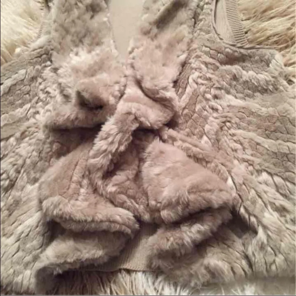 𝅺beige Faux Fur Sweater Vest